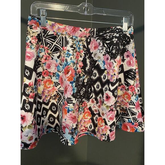 Aéropostale Mini Skirt Floral NWOT Size L Floral Short Skirt - Picture 2 of 7